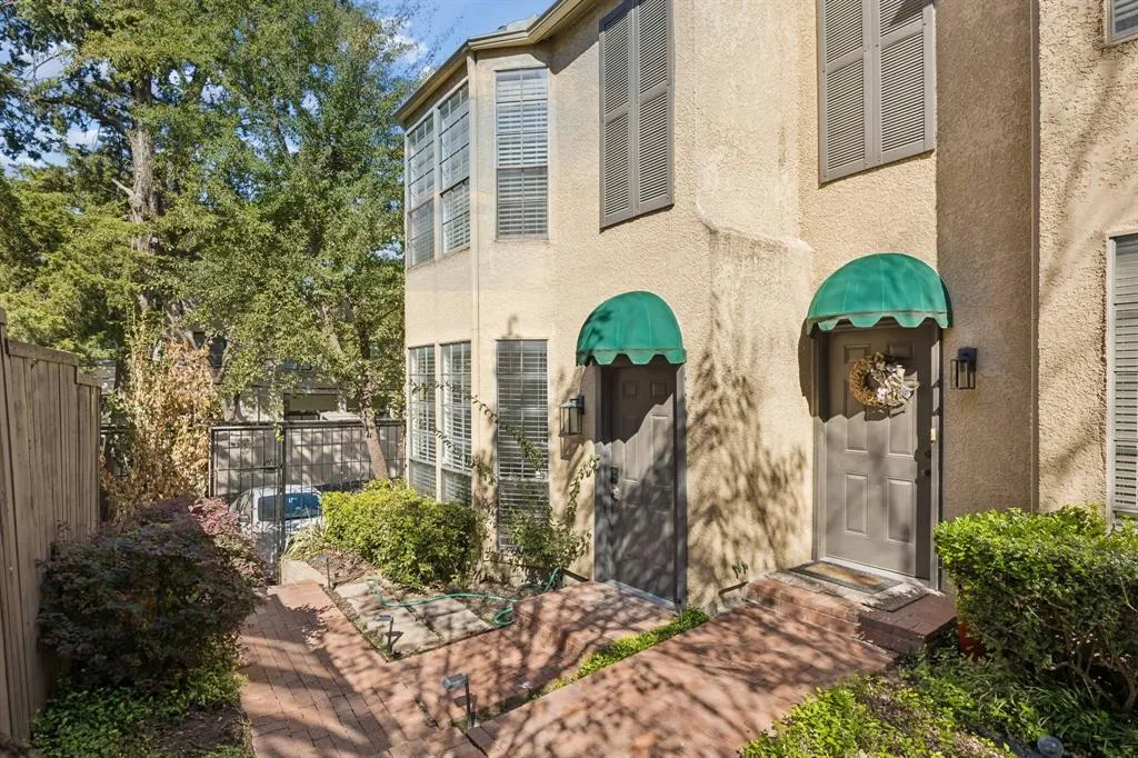3919 Cole Avenue #101