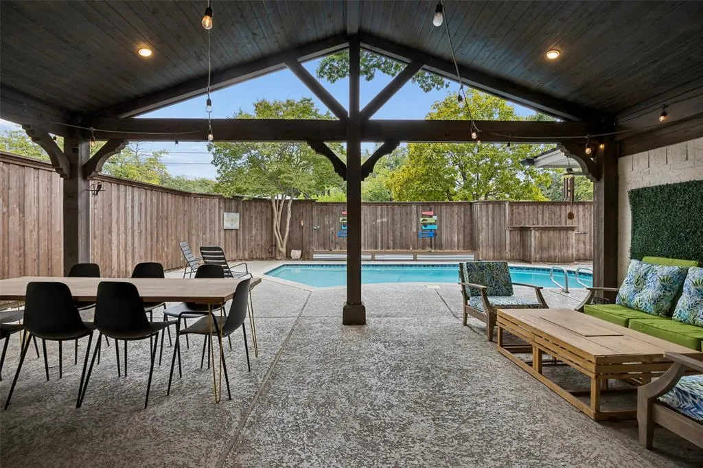 9 Willow Creek Place