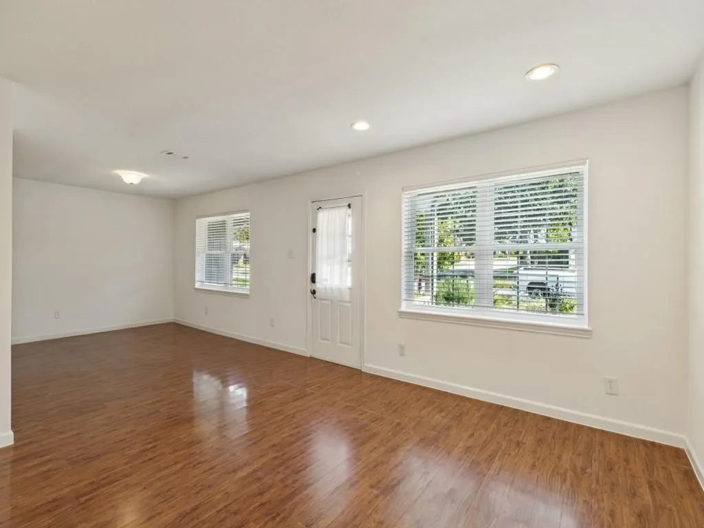 329 N Cottonwood Drive