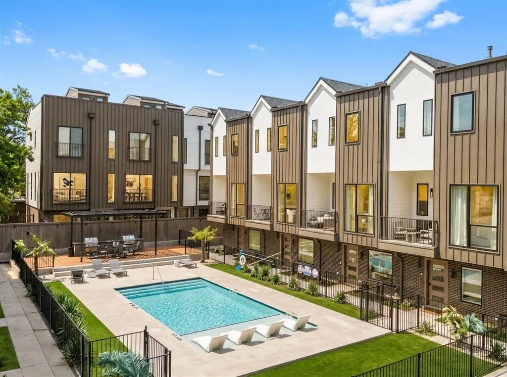 4517 Munger Avenue #103