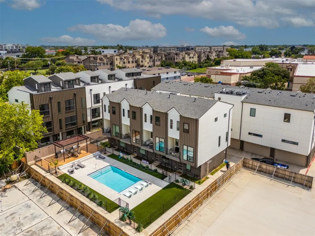 4517 Munger Avenue #103