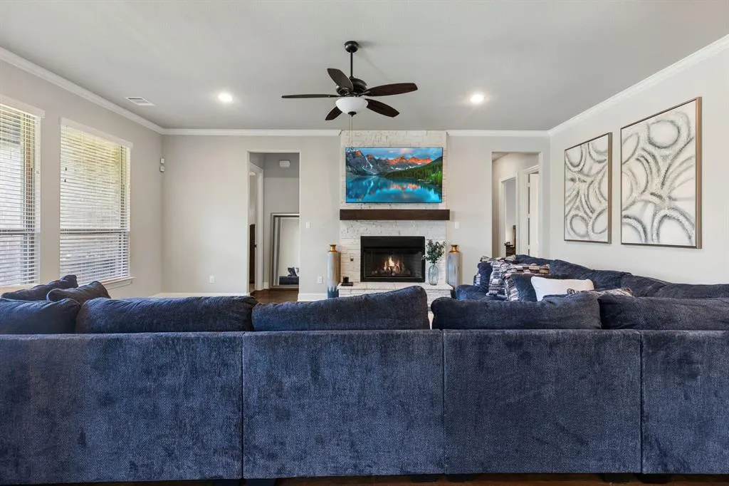 1218 Woodside Drive