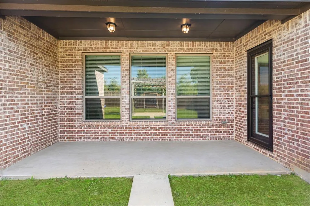 1218 Woodside Drive