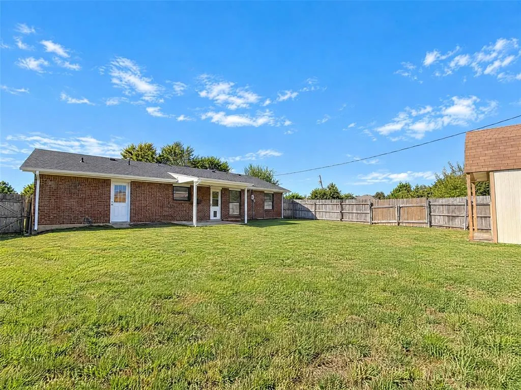 1535 El Camino Circle