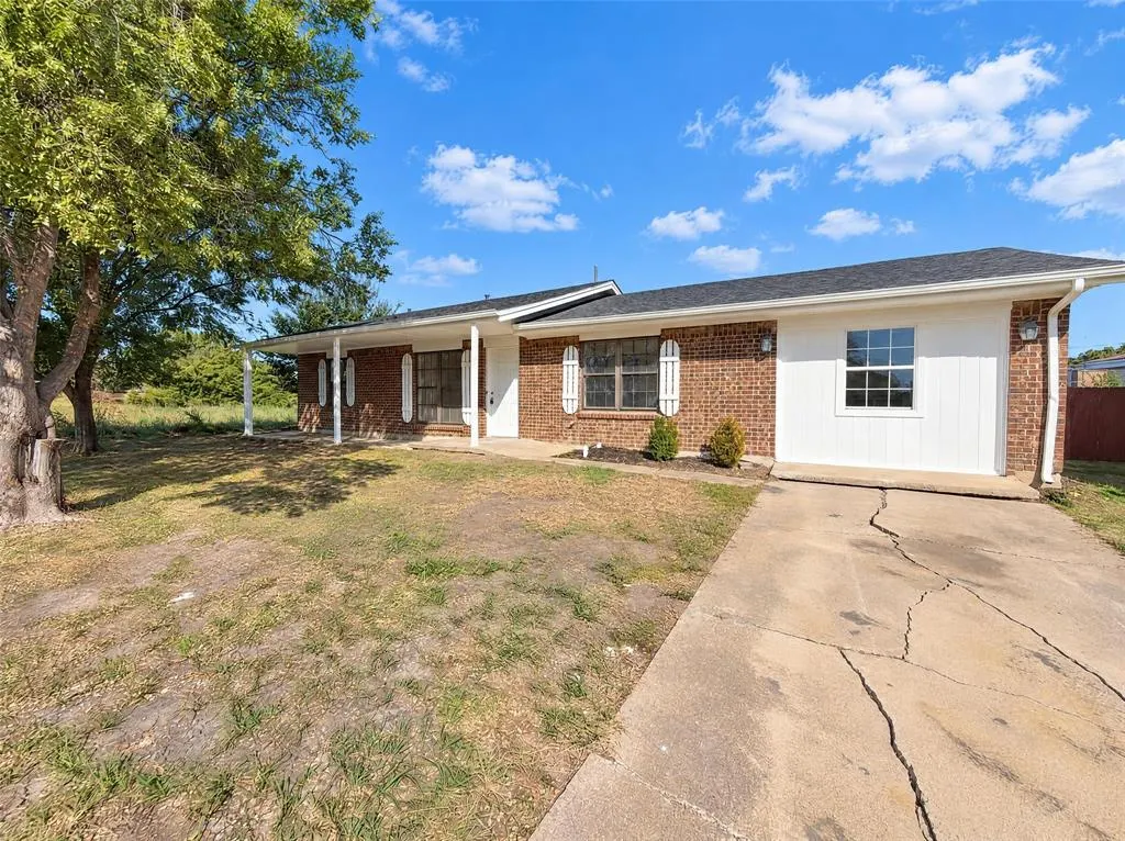 1535 El Camino Circle