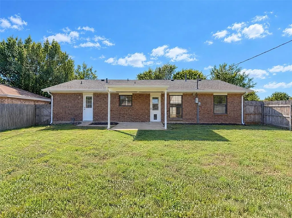 1535 El Camino Circle