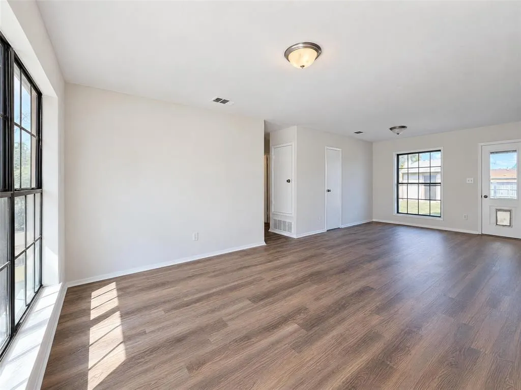 1535 El Camino Circle