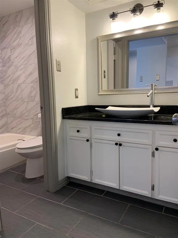 2800 Douglas Avenue #118