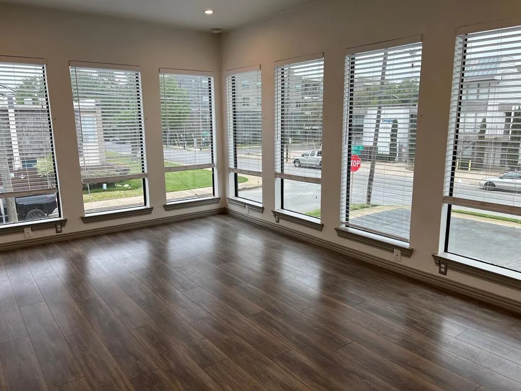 2800 Douglas Avenue #219