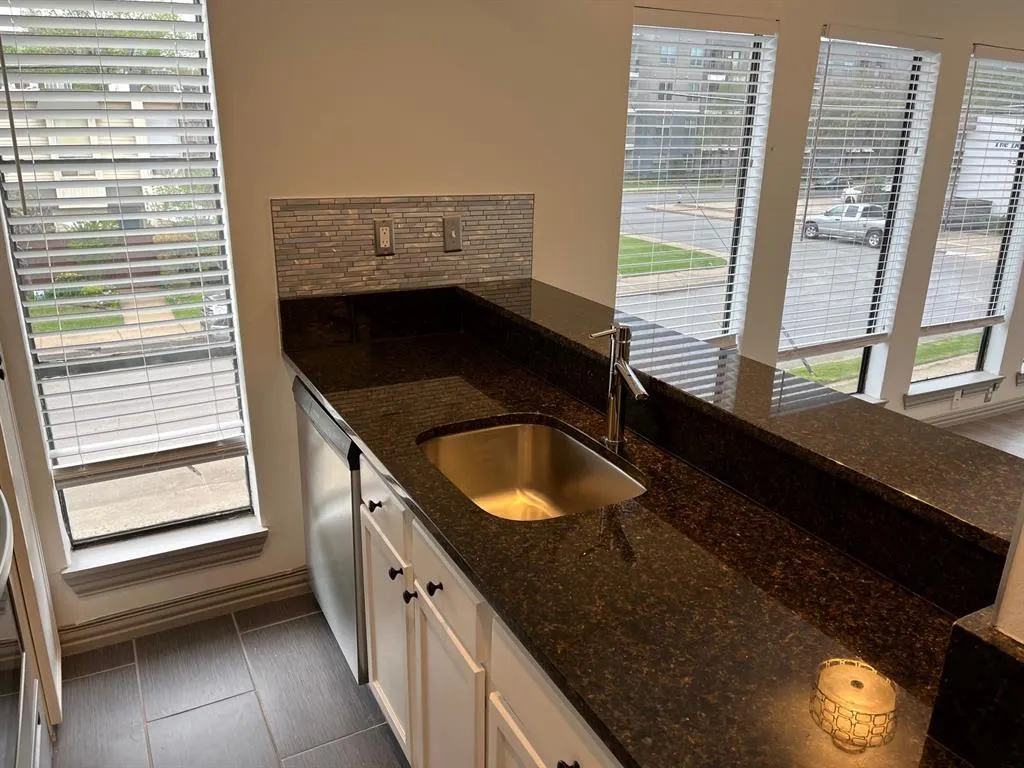 2800 Douglas Avenue #219