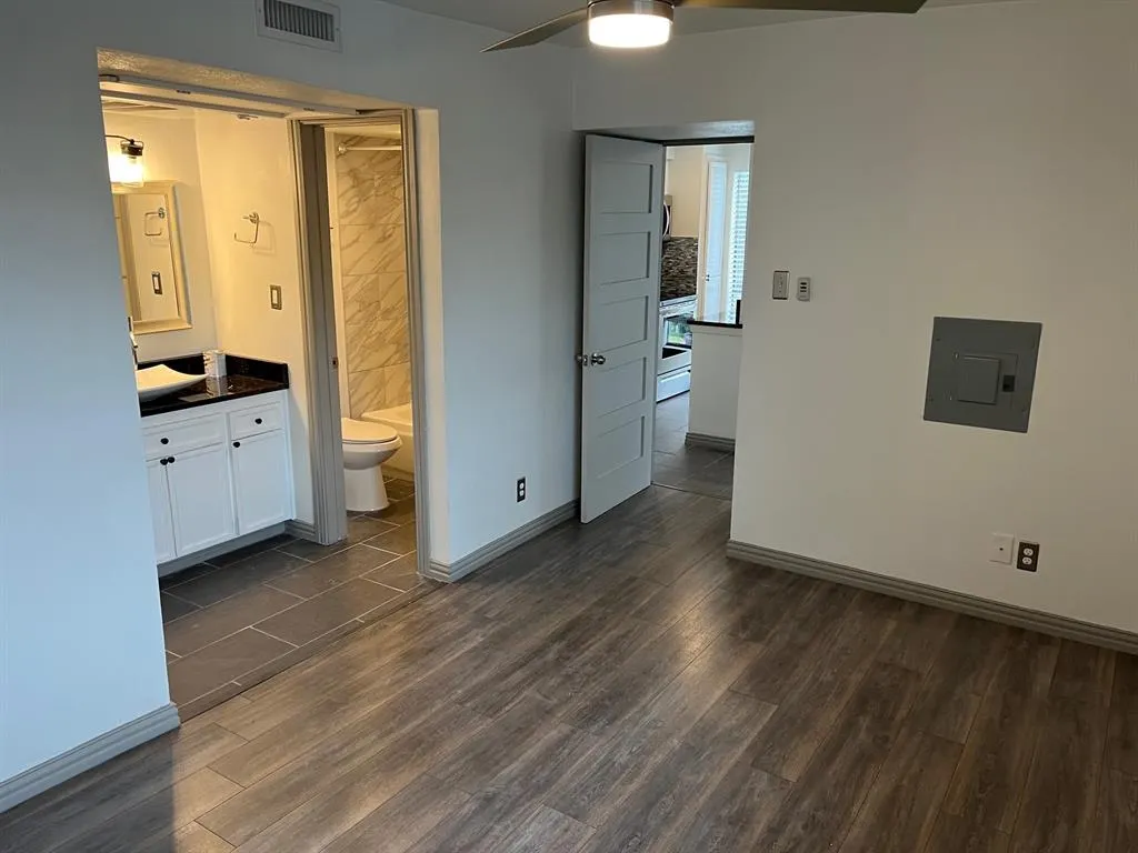 2800 Douglas Avenue #219