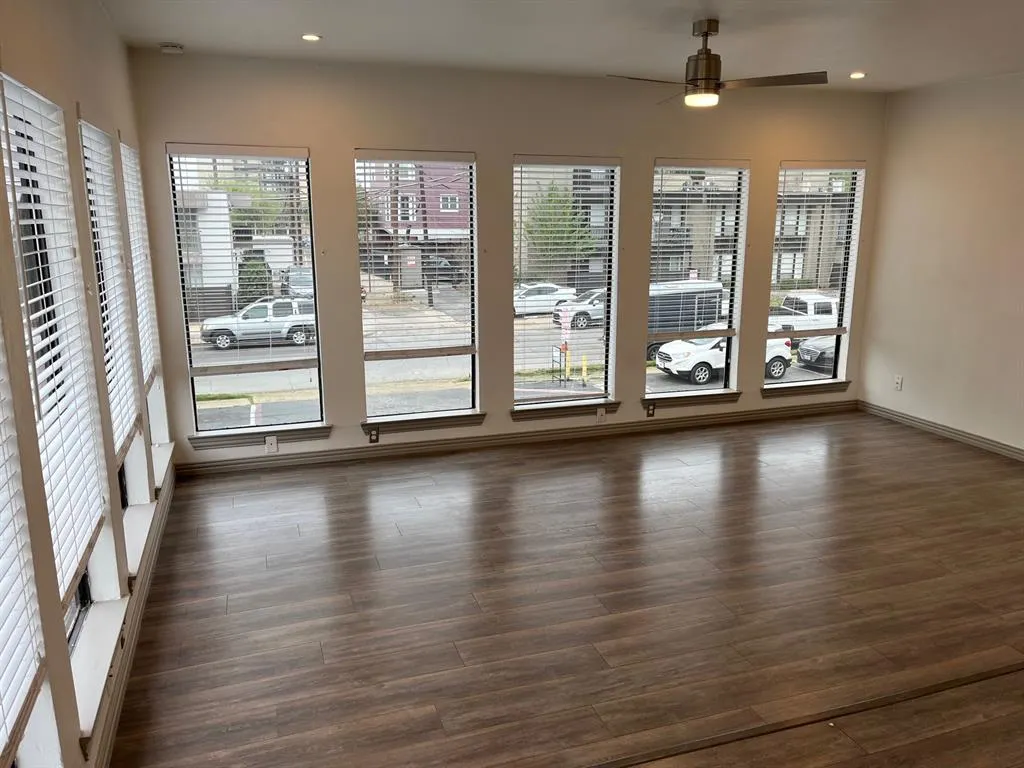 2800 Douglas Avenue #219