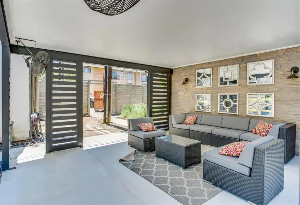 2800 Douglas Avenue #219