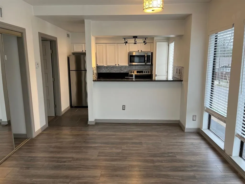 2800 Douglas Avenue #219