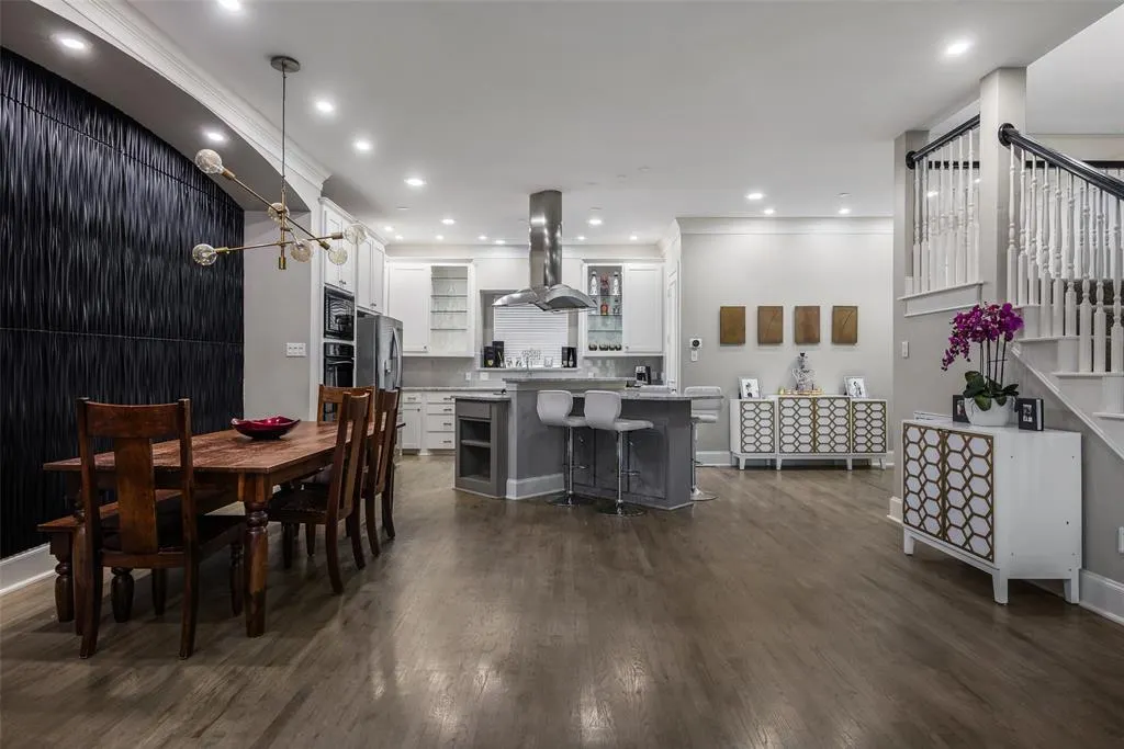 2707 Gaston Avenue