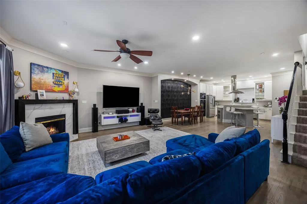 2707 Gaston Avenue