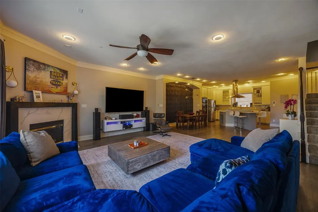 2707 Gaston Avenue