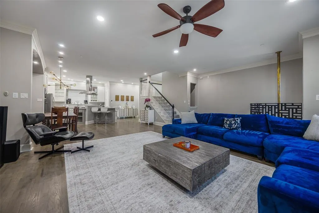 2707 Gaston Avenue