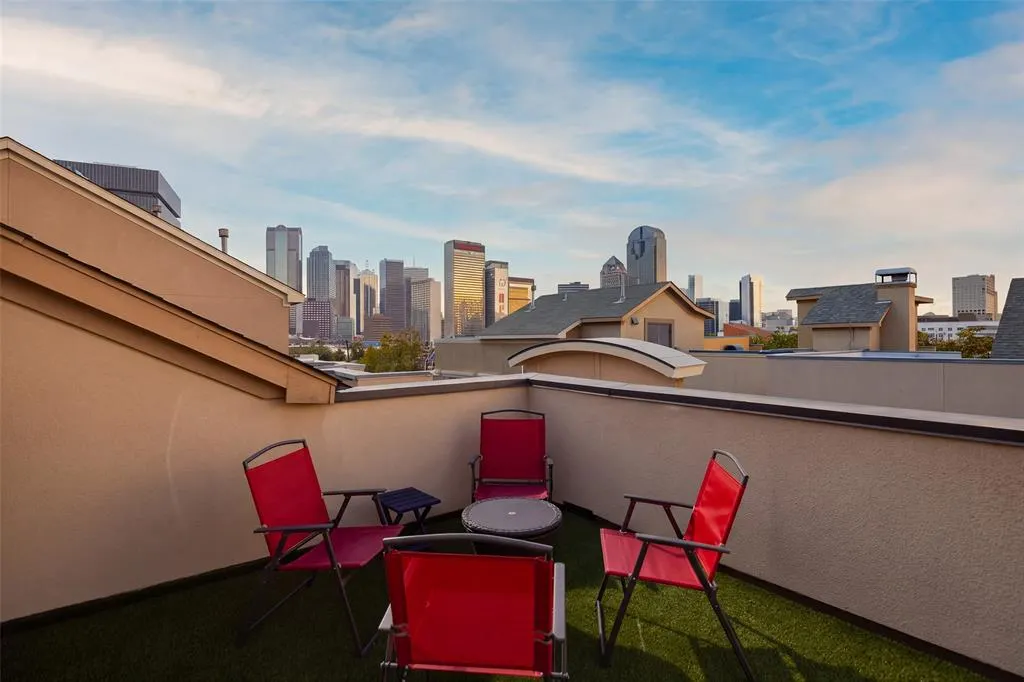 2707 Gaston Avenue