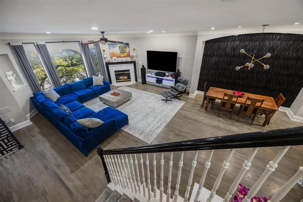 2707 Gaston Avenue