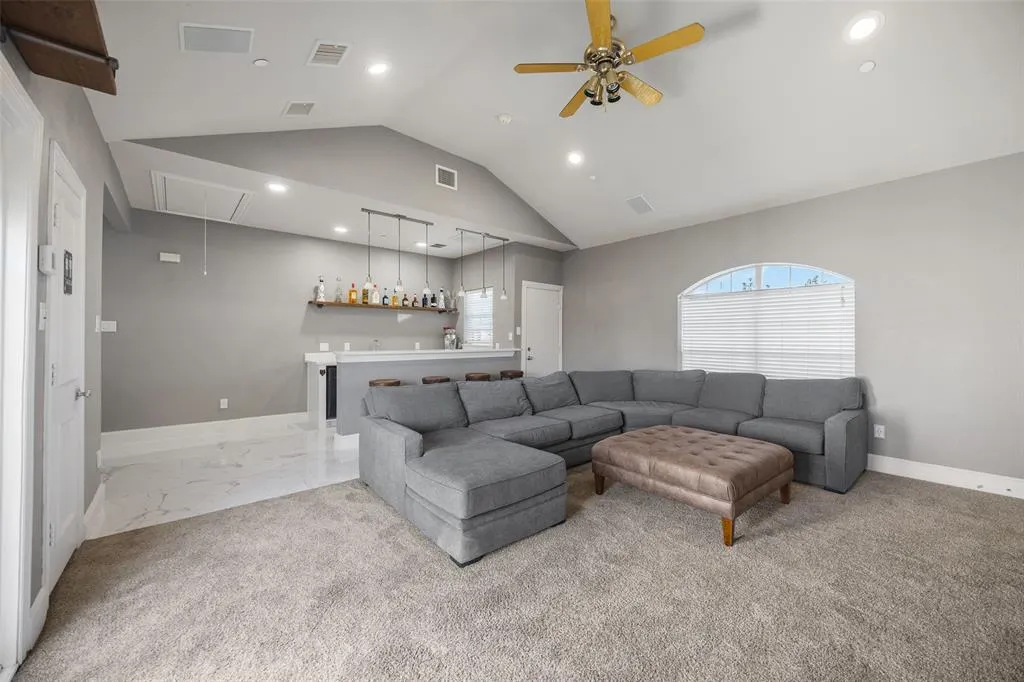 2707 Gaston Avenue