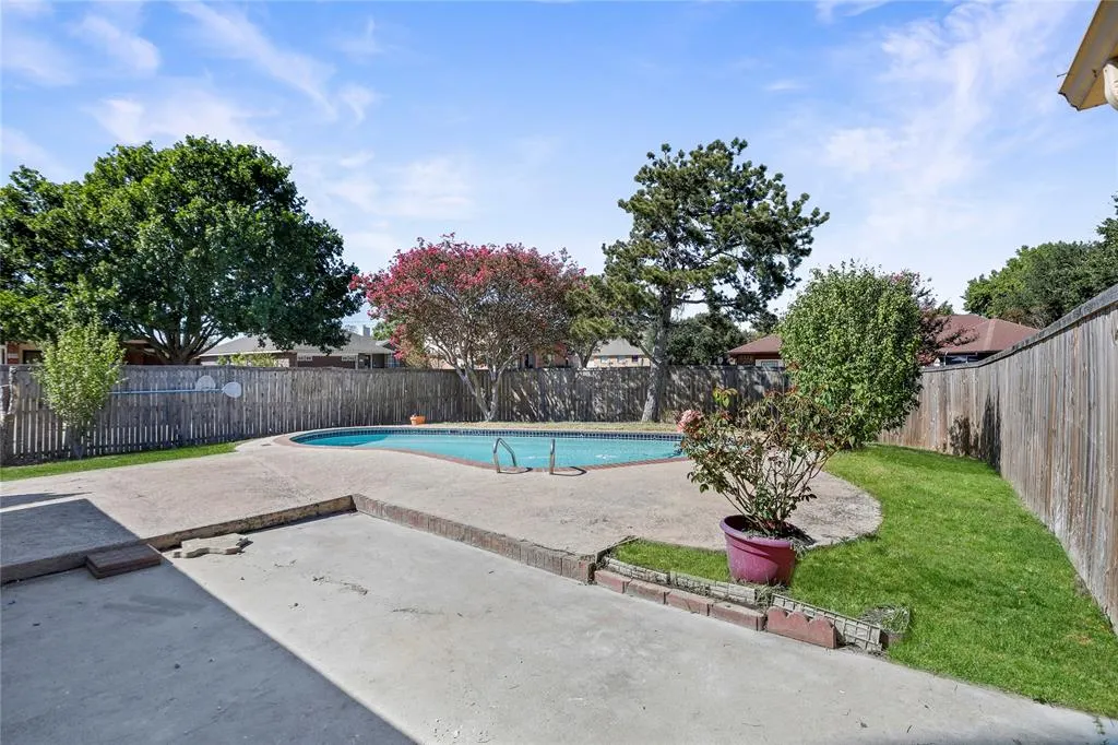 3405 Tulip Lane