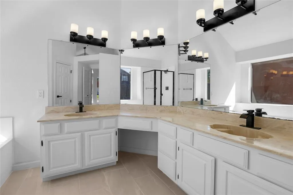 3405 Tulip Lane
