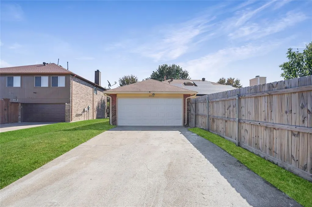 3405 Tulip Lane