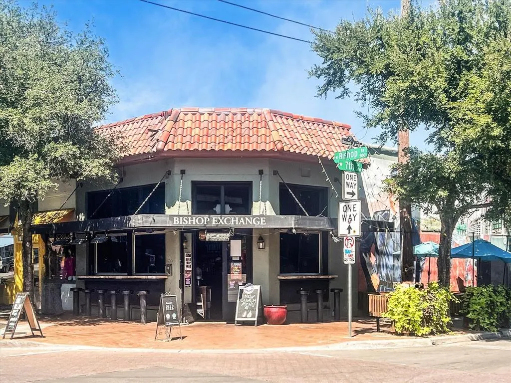 826 Cedar Hill Avenue