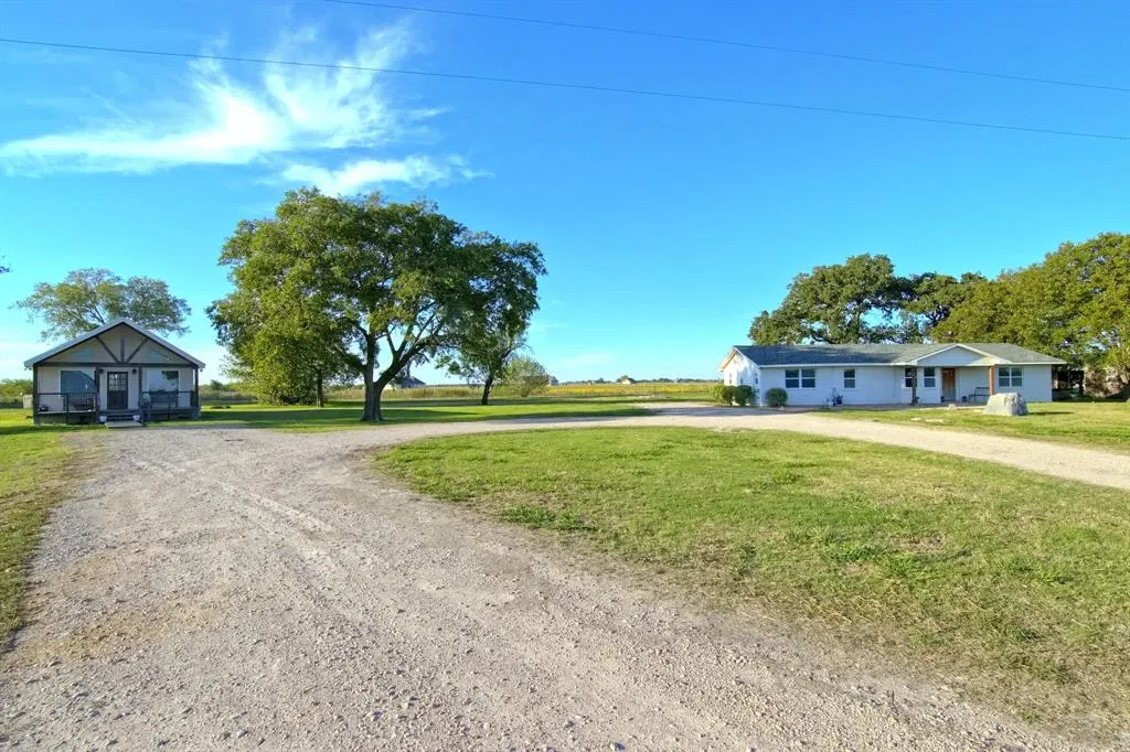 325 & 321 Grassy Way