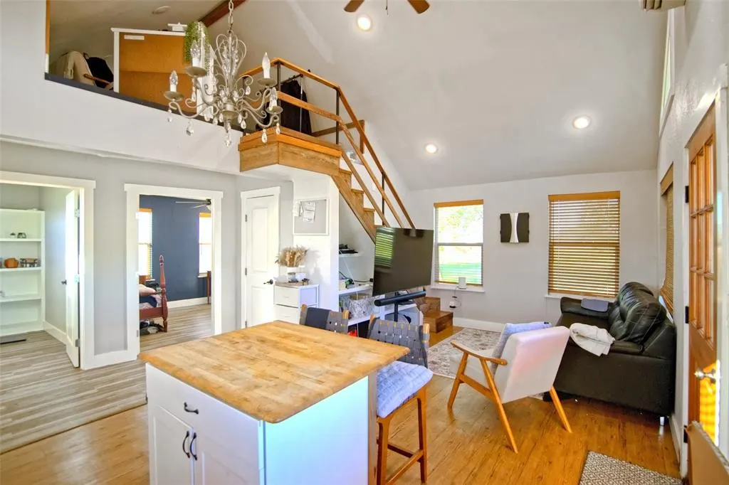 325 & 321 Grassy Way