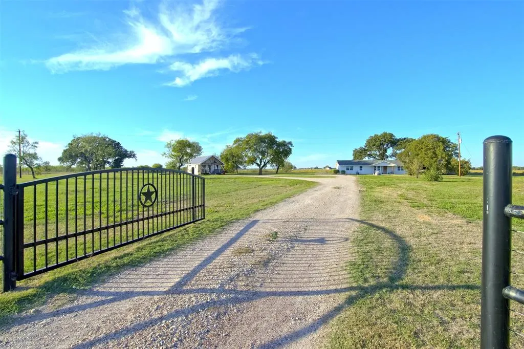 325 & 321 Grassy Way