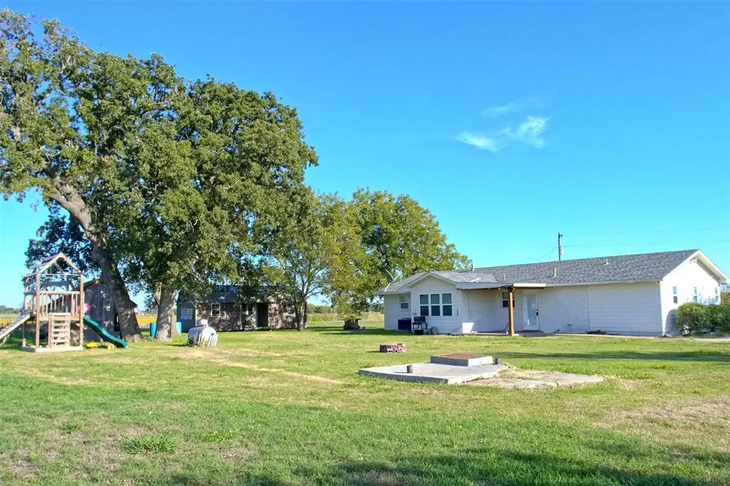 325 & 321 Grassy Way