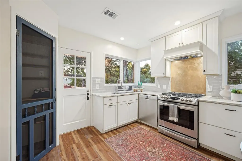 7011 Hammond Avenue