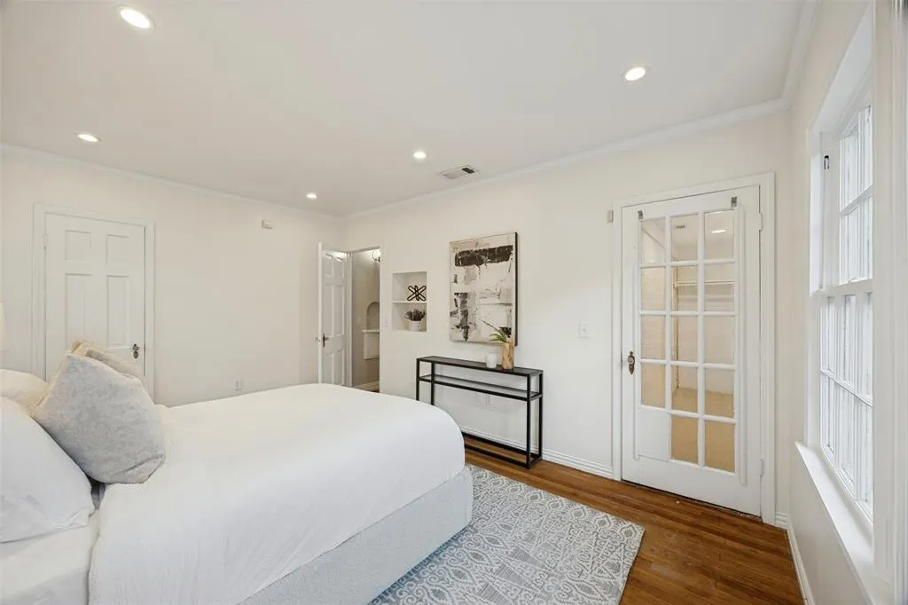 7011 Hammond Avenue