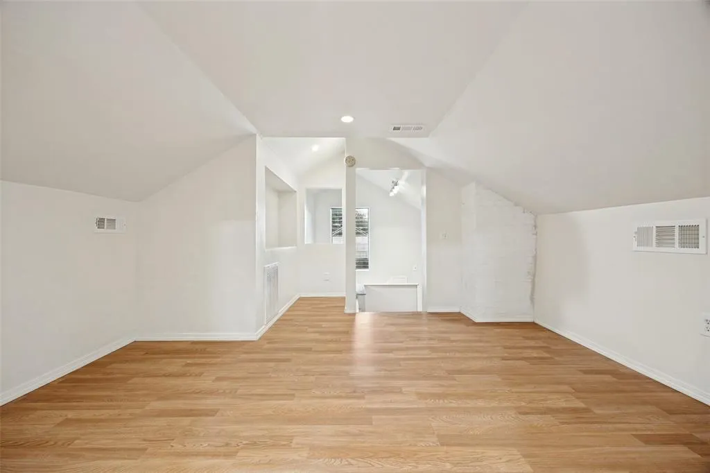 7011 Hammond Avenue