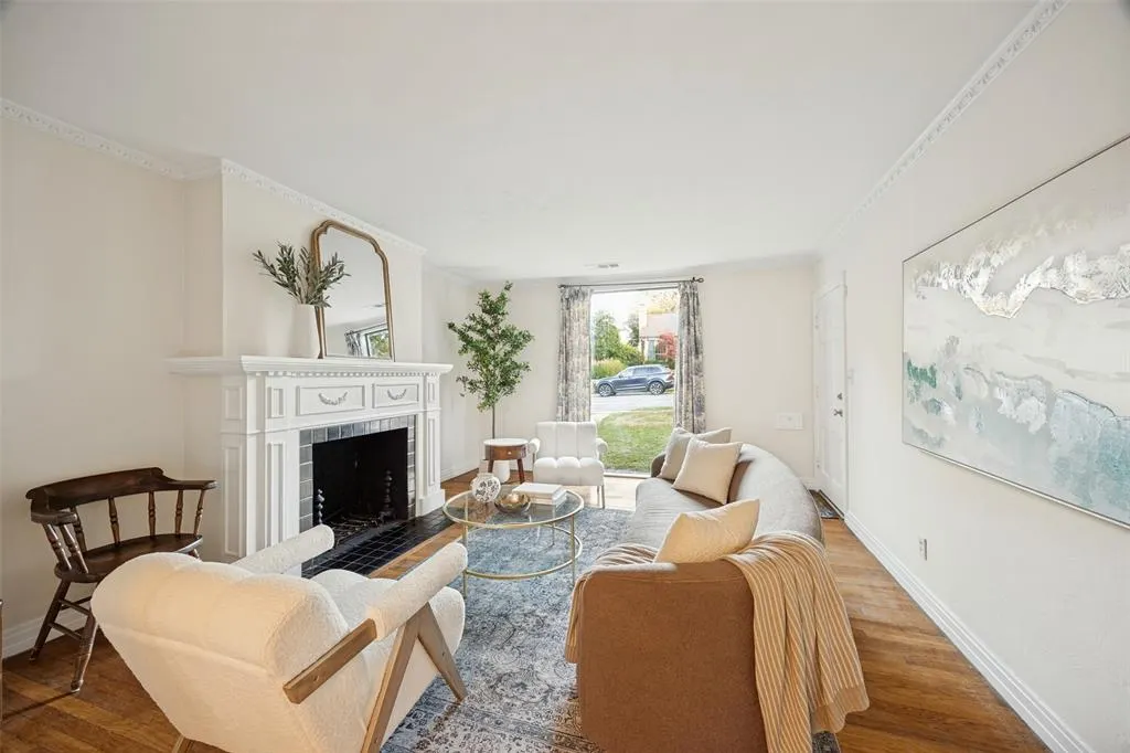 7011 Hammond Avenue