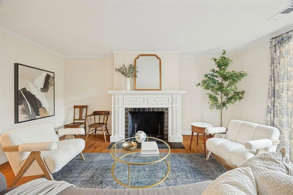 7011 Hammond Avenue