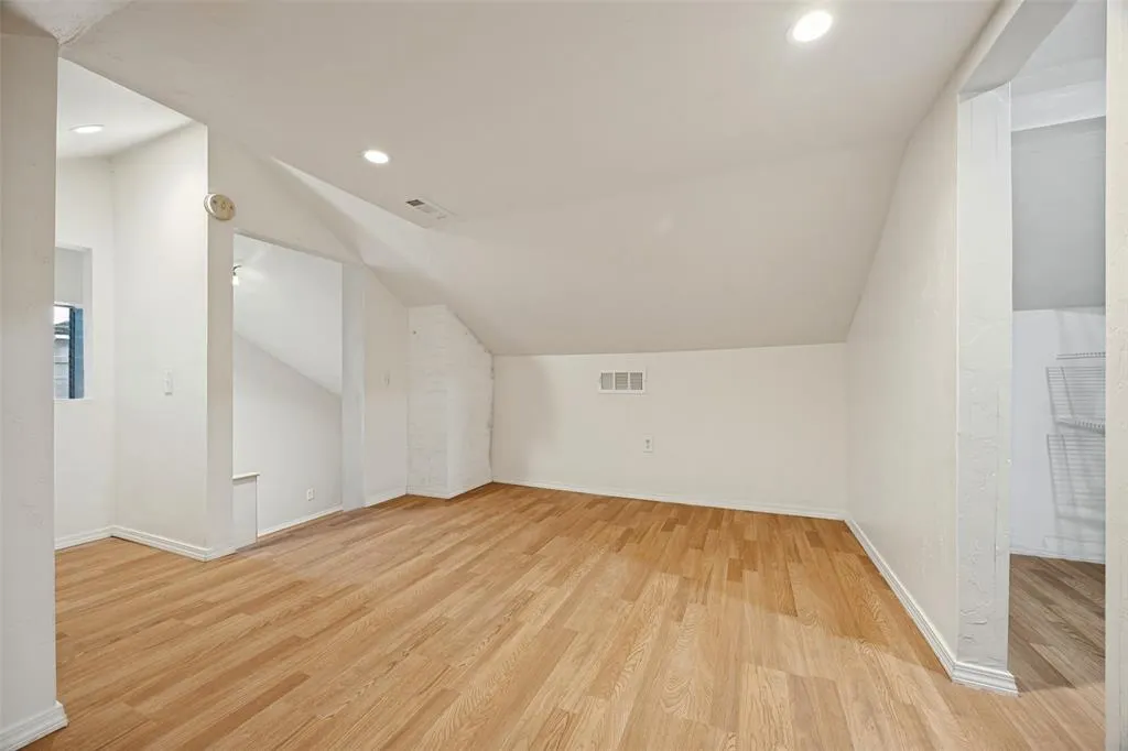 7011 Hammond Avenue