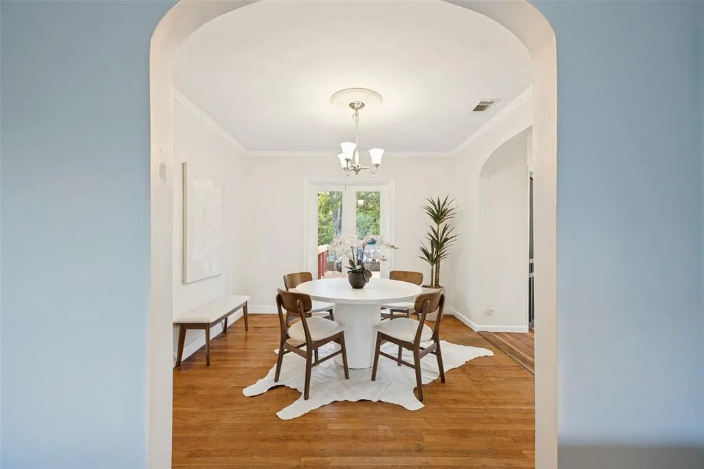 7011 Hammond Avenue