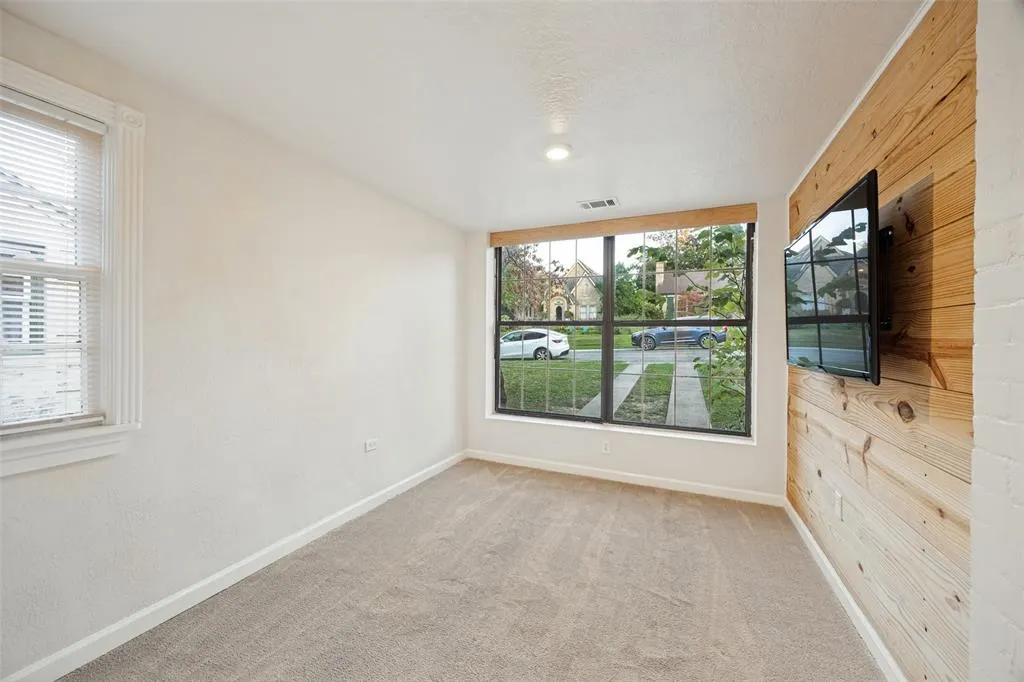 7011 Hammond Avenue