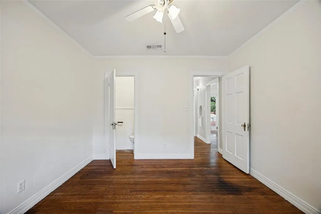 7011 Hammond Avenue
