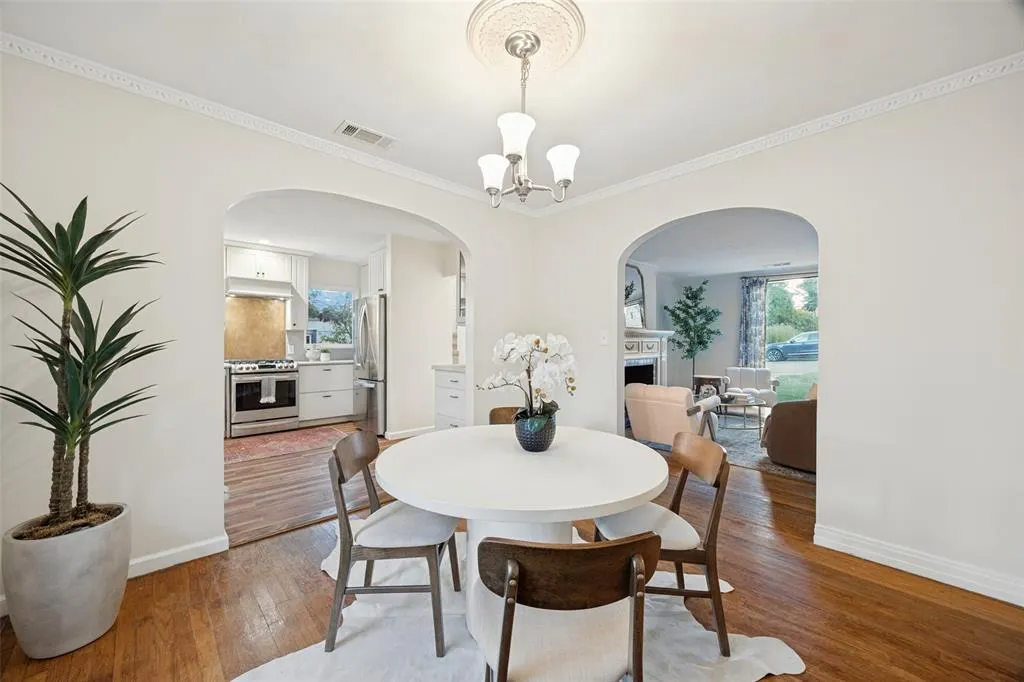 7011 Hammond Avenue
