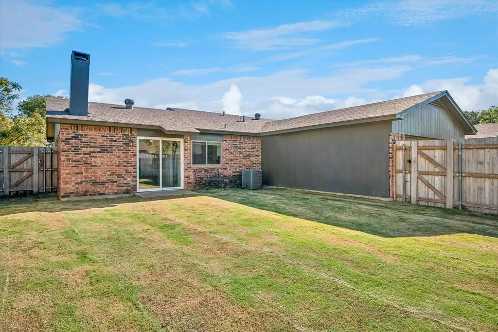 2219 Crockett Drive