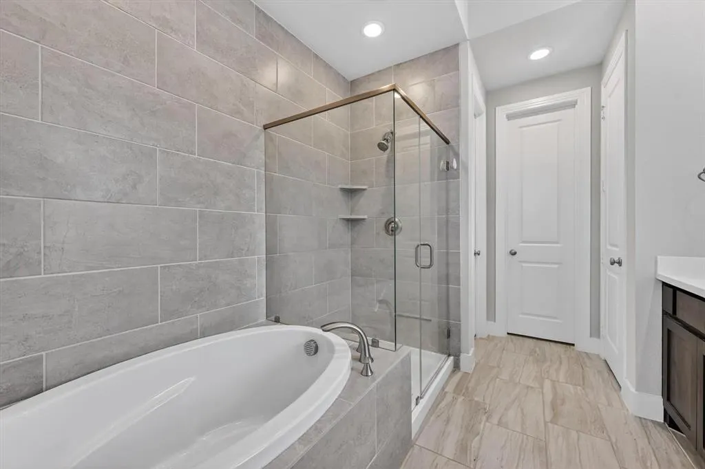 3725 Paradise Way