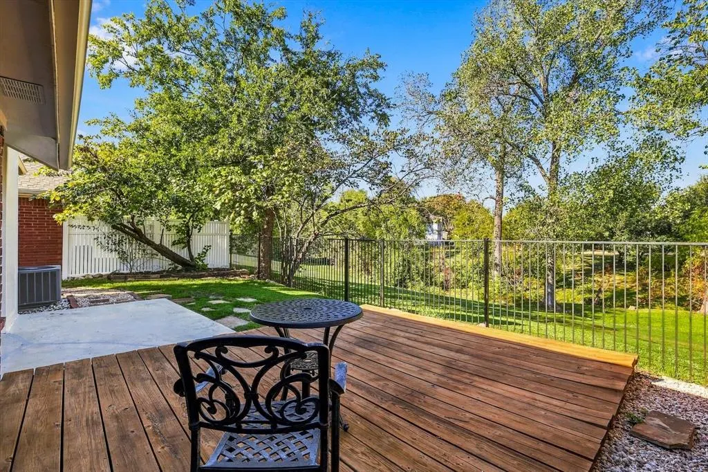 6821 Douglas Creek