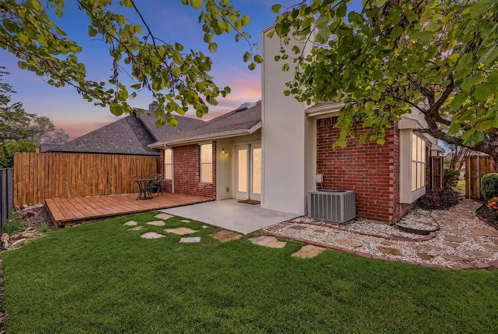 6821 Douglas Creek