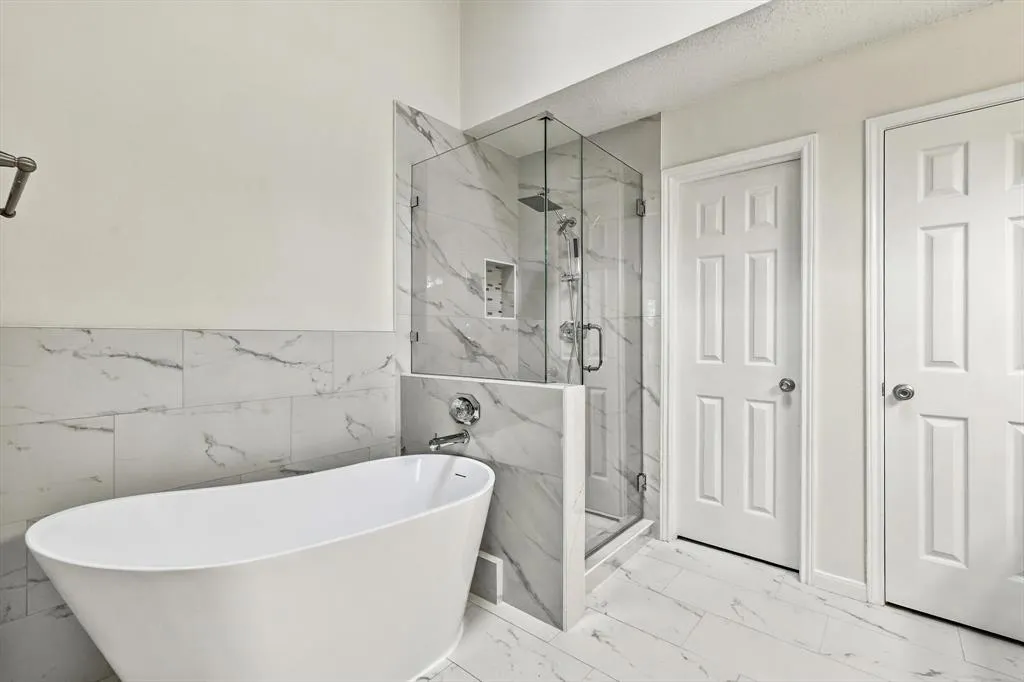 6821 Douglas Creek