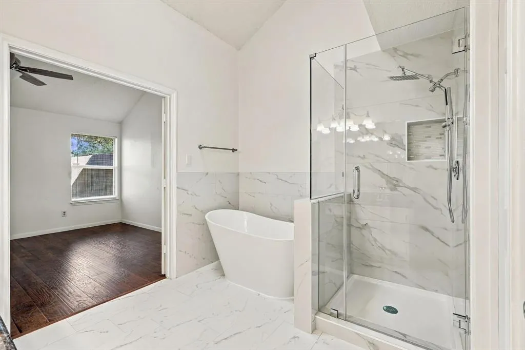 6821 Douglas Creek