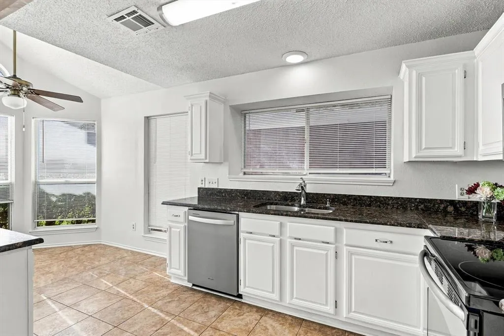 6821 Douglas Creek